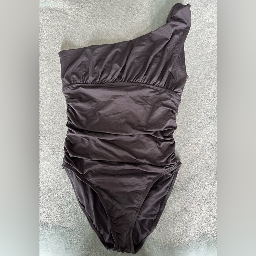 New without tags Old Navy One Shoulder Swimsuit